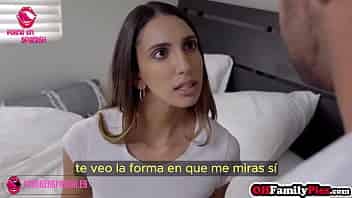 تريد السكرتيرة الشقراء أن يتم تصويرها على انفراد أثناء الحمل